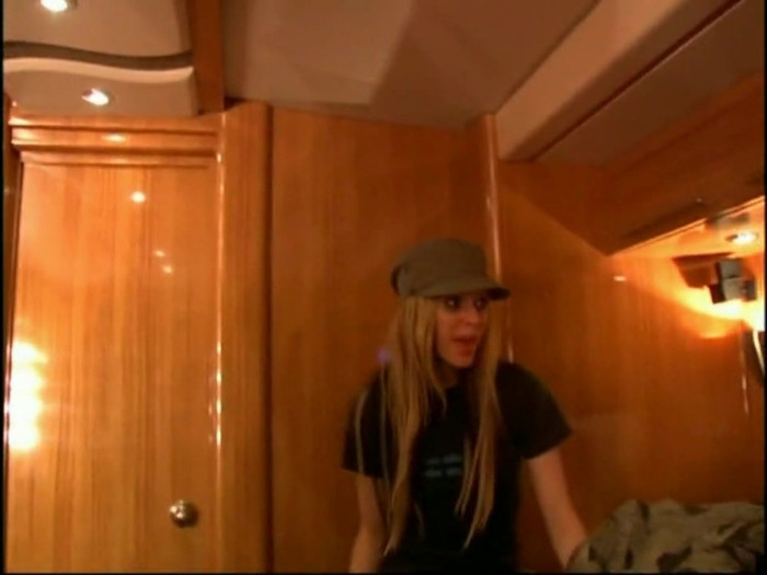 Bonez Tour Documentary [HD] Part2 - Avril Lavigne 5025