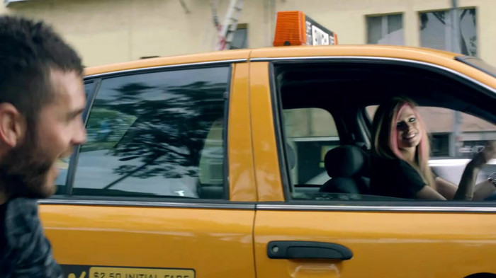 Avril Lavigne - What The Hell_youtube_original 0977