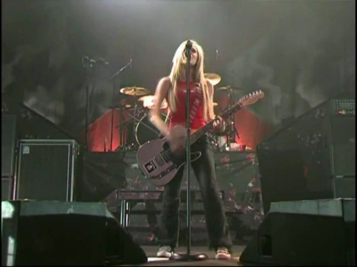 Bonez Tour Documentary [HD] Part2 - Avril Lavigne 3116