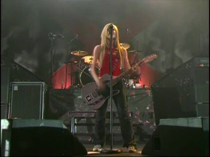 Bonez Tour Documentary [HD] Part2 - Avril Lavigne 3120