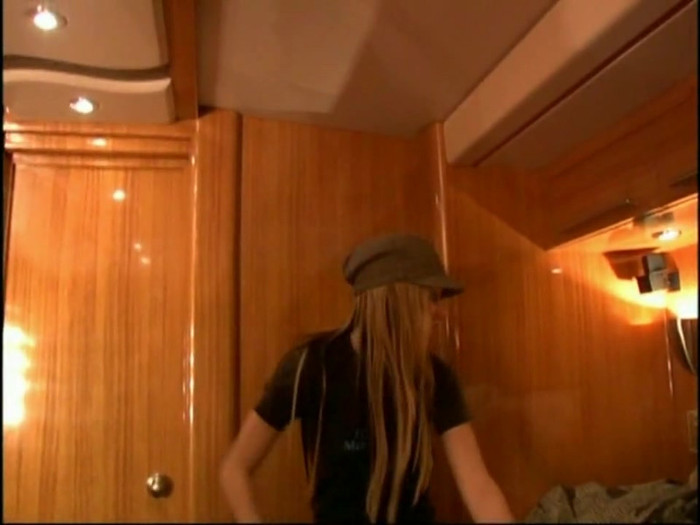 Bonez Tour Documentary [HD] Part2 - Avril Lavigne 5035