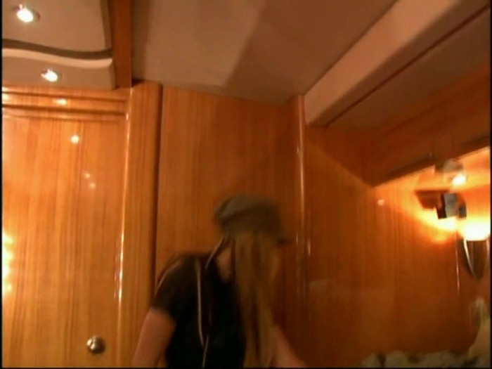 Bonez Tour Documentary [HD] Part2 - Avril Lavigne 5041