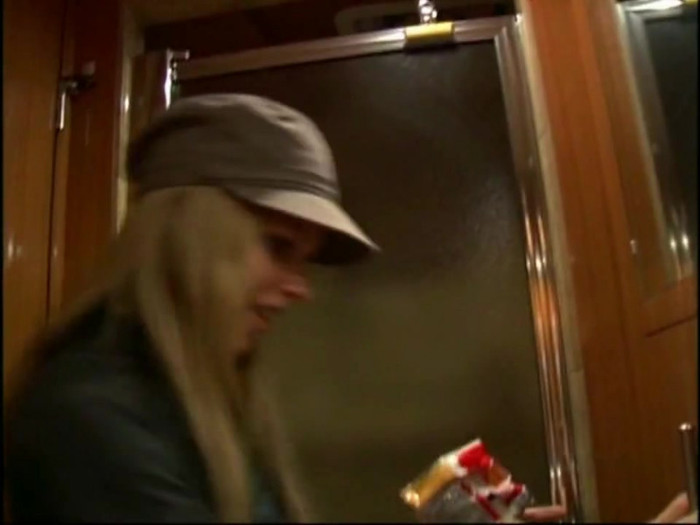 Bonez Tour Documentary [HD] Part2 - Avril Lavigne 5043