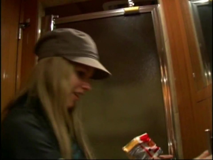 Bonez Tour Documentary [HD] Part2 - Avril Lavigne 5044
