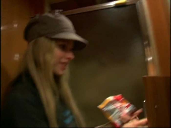 Bonez Tour Documentary [HD] Part2 - Avril Lavigne 5050