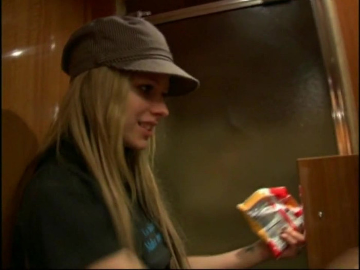 Bonez Tour Documentary [HD] Part2 - Avril Lavigne 5056