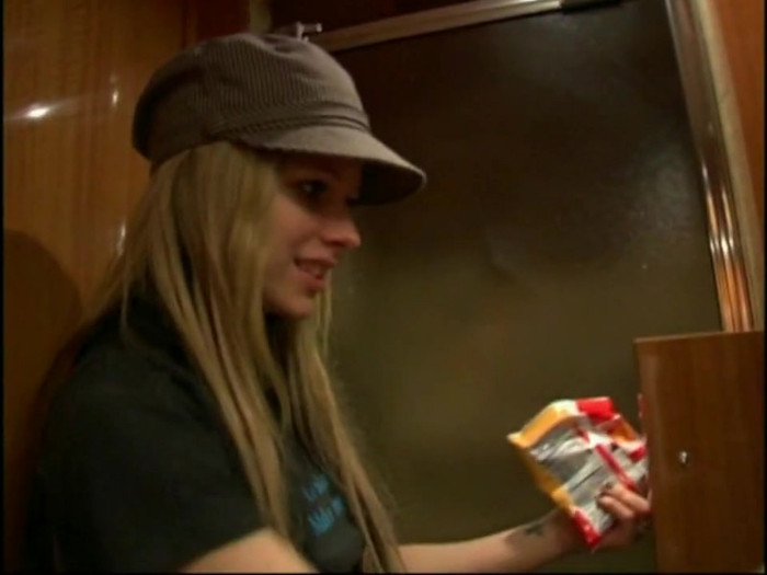 Bonez Tour Documentary [HD] Part2 - Avril Lavigne 5057