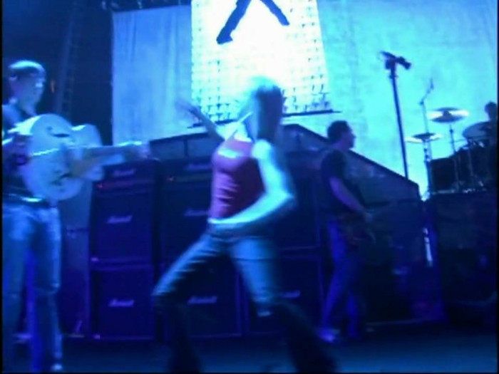 Bonez Tour Documentary [HD] Part2 - Avril Lavigne 3148