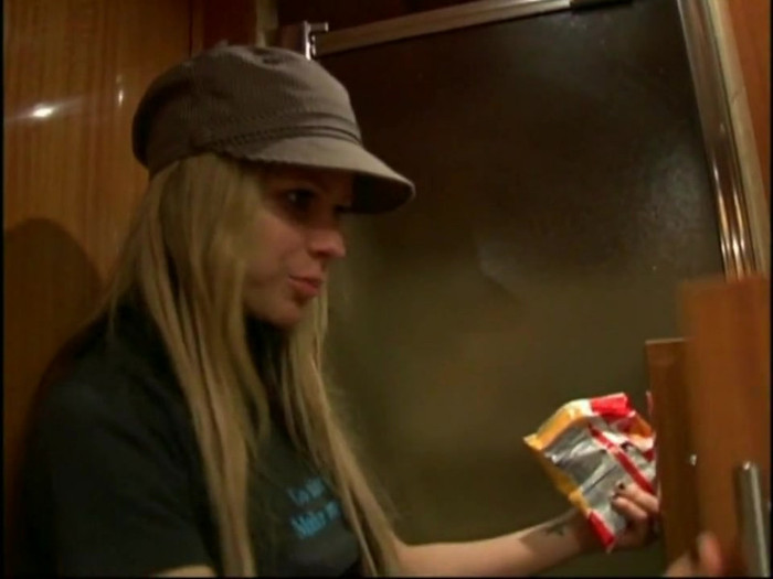 Bonez Tour Documentary [HD] Part2 - Avril Lavigne 5065