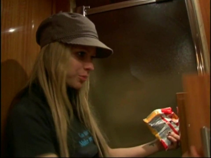 Bonez Tour Documentary [HD] Part2 - Avril Lavigne 5066 - Avril - Lavigne - 2008 - Bonez - Tour - Documentary - o11