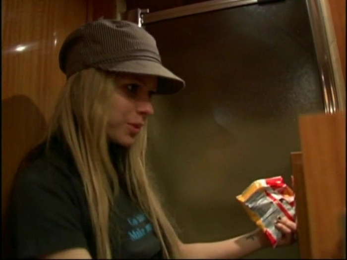 Bonez Tour Documentary [HD] Part2 - Avril Lavigne 5067