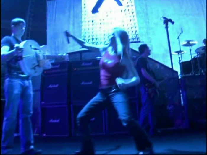 Bonez Tour Documentary [HD] Part2 - Avril Lavigne 3156