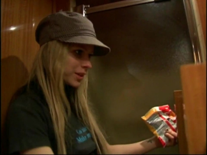 Bonez Tour Documentary [HD] Part2 - Avril Lavigne 5068