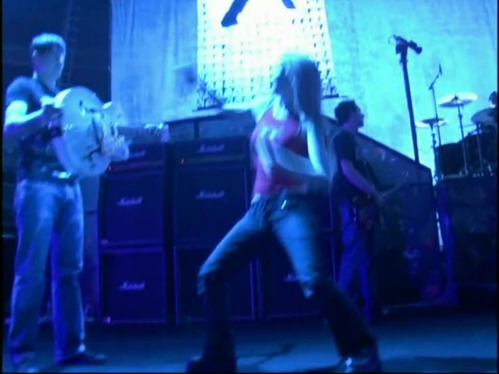 Bonez Tour Documentary [HD] Part2 - Avril Lavigne 3159