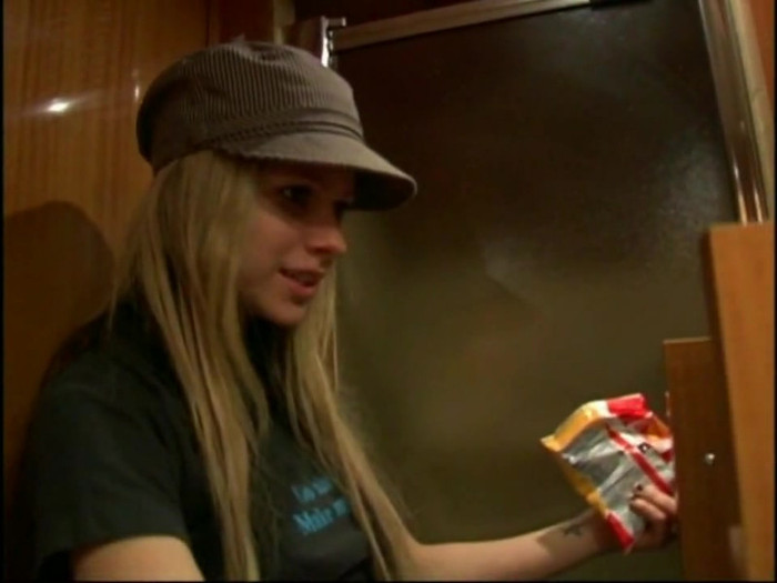 Bonez Tour Documentary [HD] Part2 - Avril Lavigne 5071