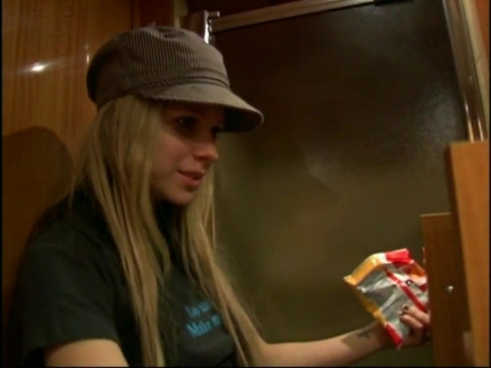Bonez Tour Documentary [HD] Part2 - Avril Lavigne 5072