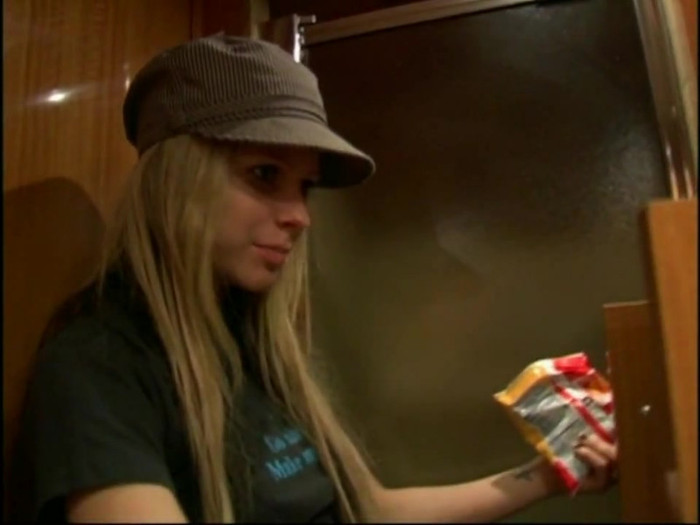 Bonez Tour Documentary [HD] Part2 - Avril Lavigne 5073 - Avril - Lavigne - 2008 - Bonez - Tour - Documentary - o11