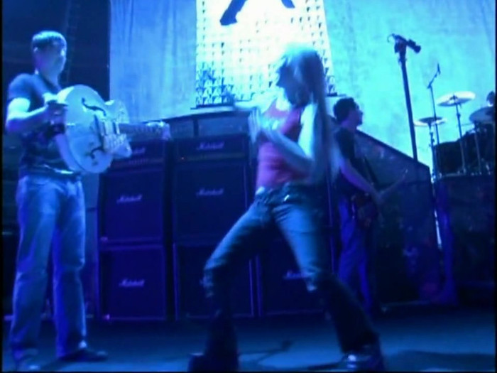 Bonez Tour Documentary [HD] Part2 - Avril Lavigne 3162