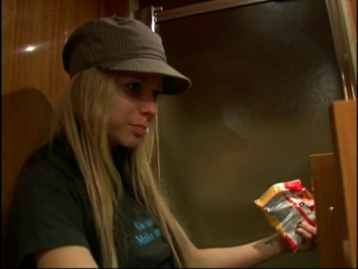 Bonez Tour Documentary [HD] Part2 - Avril Lavigne 5075 - Avril - Lavigne - 2008 - Bonez - Tour - Documentary - o11