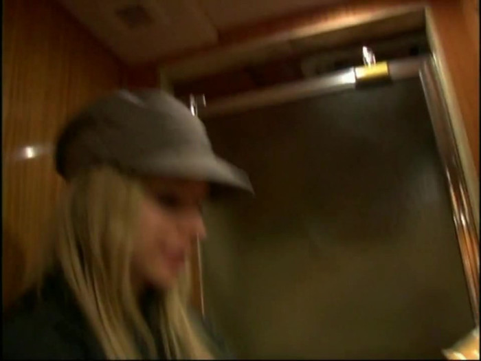 Bonez Tour Documentary [HD] Part2 - Avril Lavigne 5096 - Avril - Lavigne - 2008 - Bonez - Tour - Documentary - o11