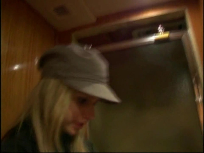 Bonez Tour Documentary [HD] Part2 - Avril Lavigne 5101 - Avril - Lavigne - 2008 - Bonez - Tour - Documentary - o11