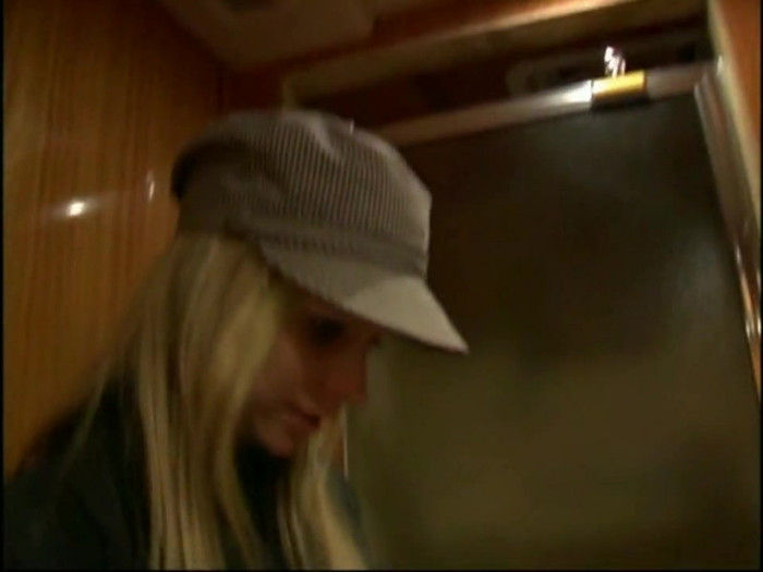 Bonez Tour Documentary [HD] Part2 - Avril Lavigne 5105 - Avril - Lavigne - 2008 - Bonez - Tour - Documentary - o11