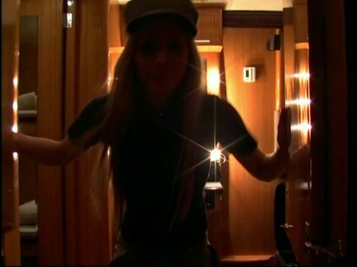 Bonez Tour Documentary [HD] Part2 - Avril Lavigne 5108 - Avril - Lavigne - 2008 - Bonez - Tour - Documentary - o11