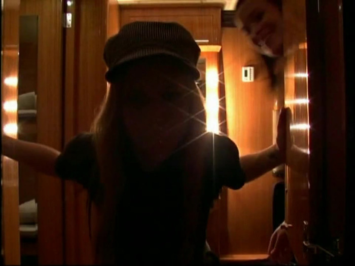 Bonez Tour Documentary [HD] Part2 - Avril Lavigne 5115 - Avril - Lavigne - 2008 - Bonez - Tour - Documentary - o11