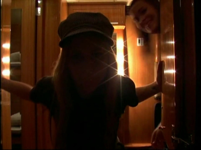 Bonez Tour Documentary [HD] Part2 - Avril Lavigne 5116 - Avril - Lavigne - 2008 - Bonez - Tour - Documentary - o11