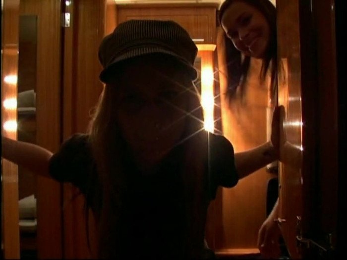 Bonez Tour Documentary [HD] Part2 - Avril Lavigne 5118 - Avril - Lavigne - 2008 - Bonez - Tour - Documentary - o11