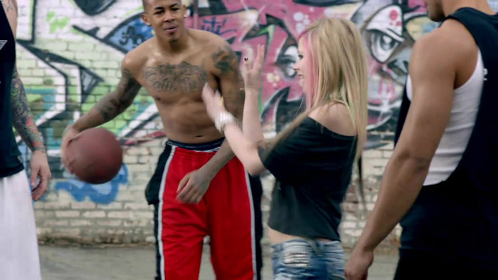 Avril Lavigne - What The Hell_youtube_original 1263