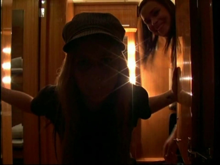 Bonez Tour Documentary [HD] Part2 - Avril Lavigne 5119 - Avril - Lavigne - 2008 - Bonez - Tour - Documentary - o11