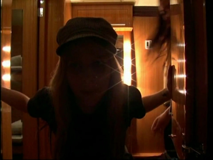 Bonez Tour Documentary [HD] Part2 - Avril Lavigne 5128 - Avril - Lavigne - 2008 - Bonez - Tour - Documentary - o11