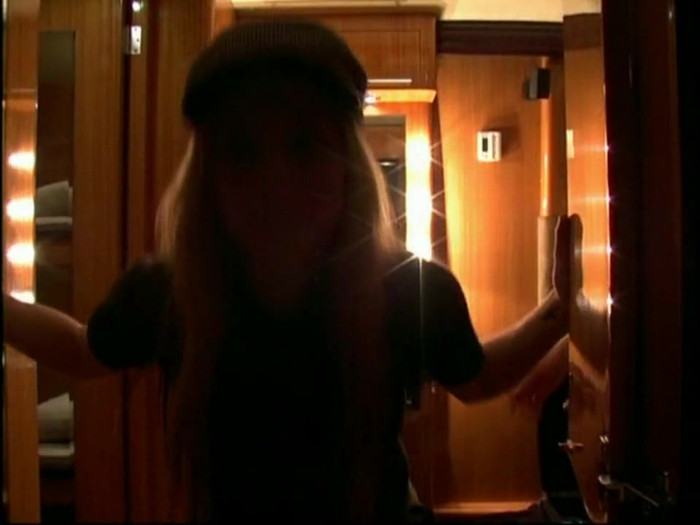 Bonez Tour Documentary [HD] Part2 - Avril Lavigne 5131 - Avril - Lavigne - 2008 - Bonez - Tour - Documentary - o11