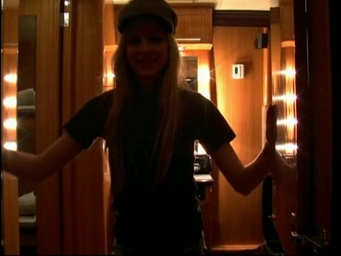 Bonez Tour Documentary [HD] Part2 - Avril Lavigne 5141 - Avril - Lavigne - 2008 - Bonez - Tour - Documentary - o11