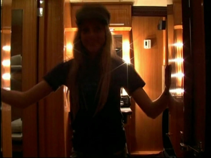 Bonez Tour Documentary [HD] Part2 - Avril Lavigne 5143 - Avril - Lavigne - 2008 - Bonez - Tour - Documentary - o11