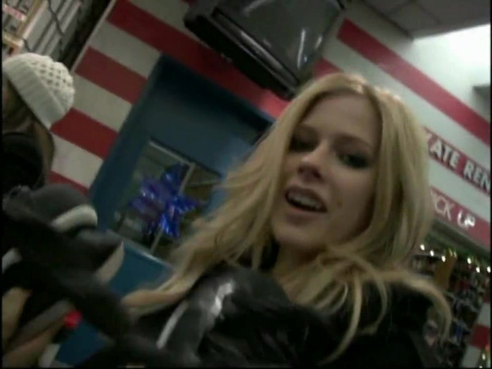 Bonez Tour Documentary [HD] Part2 - Avril Lavigne 5616