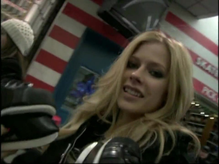Bonez Tour Documentary [HD] Part2 - Avril Lavigne 5619