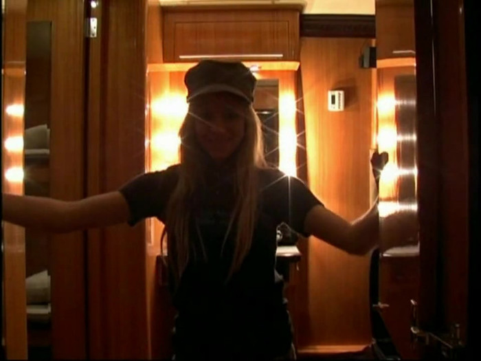 Bonez Tour Documentary [HD] Part2 - Avril Lavigne 5149 - Avril - Lavigne - 2008 - Bonez - Tour - Documentary - o11