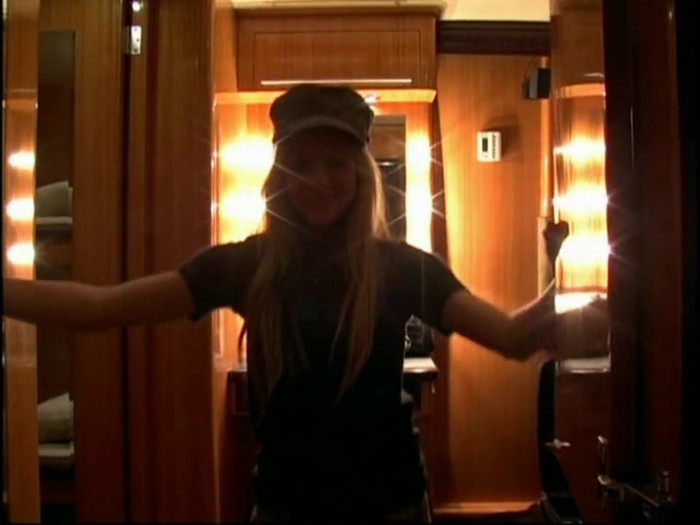 Bonez Tour Documentary [HD] Part2 - Avril Lavigne 5151 - Avril - Lavigne - 2008 - Bonez - Tour - Documentary - o11
