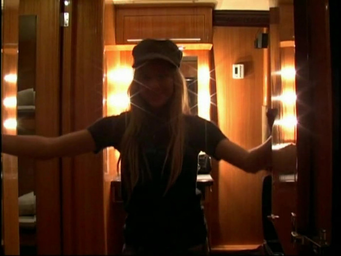 Bonez Tour Documentary [HD] Part2 - Avril Lavigne 5152 - Avril - Lavigne - 2008 - Bonez - Tour - Documentary - o11