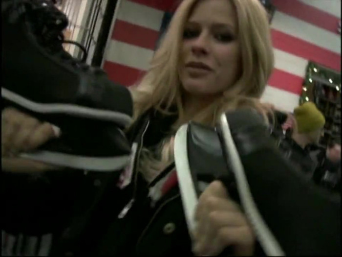 Bonez Tour Documentary [HD] Part2 - Avril Lavigne 5626