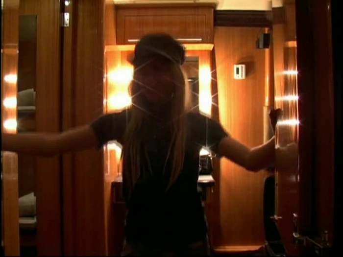 Bonez Tour Documentary [HD] Part2 - Avril Lavigne 5153 - Avril - Lavigne - 2008 - Bonez - Tour - Documentary - o11