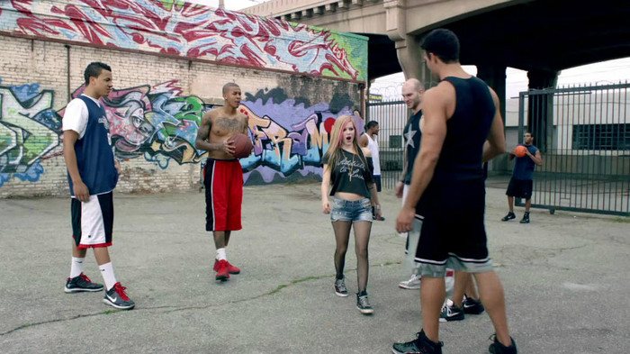 Avril Lavigne - What The Hell_youtube_original 1275