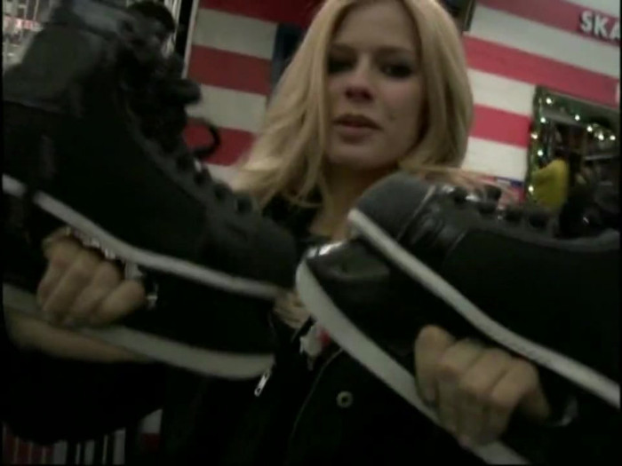 Bonez Tour Documentary [HD] Part2 - Avril Lavigne 5629