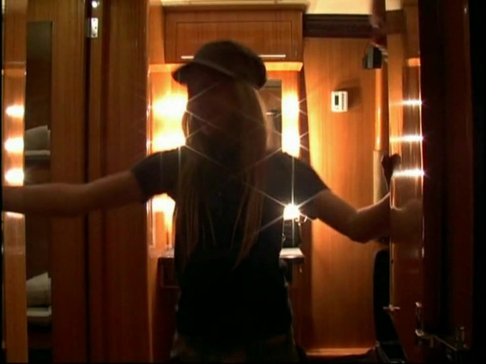 Bonez Tour Documentary [HD] Part2 - Avril Lavigne 5155 - Avril - Lavigne - 2008 - Bonez - Tour - Documentary - o11