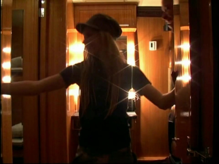 Bonez Tour Documentary [HD] Part2 - Avril Lavigne 5156 - Avril - Lavigne - 2008 - Bonez - Tour - Documentary - o11