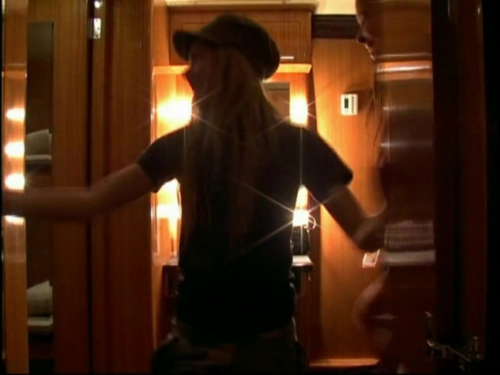 Bonez Tour Documentary [HD] Part2 - Avril Lavigne 5160 - Avril - Lavigne - 2008 - Bonez - Tour - Documentary - o11