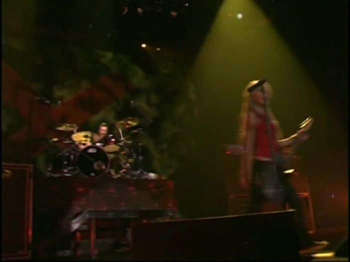 Bonez Tour Documentary [HD] Part2 - Avril Lavigne 3729