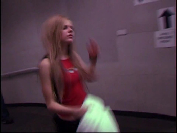 Bonez Tour Documentary [HD] Part2 - Avril Lavigne 4198